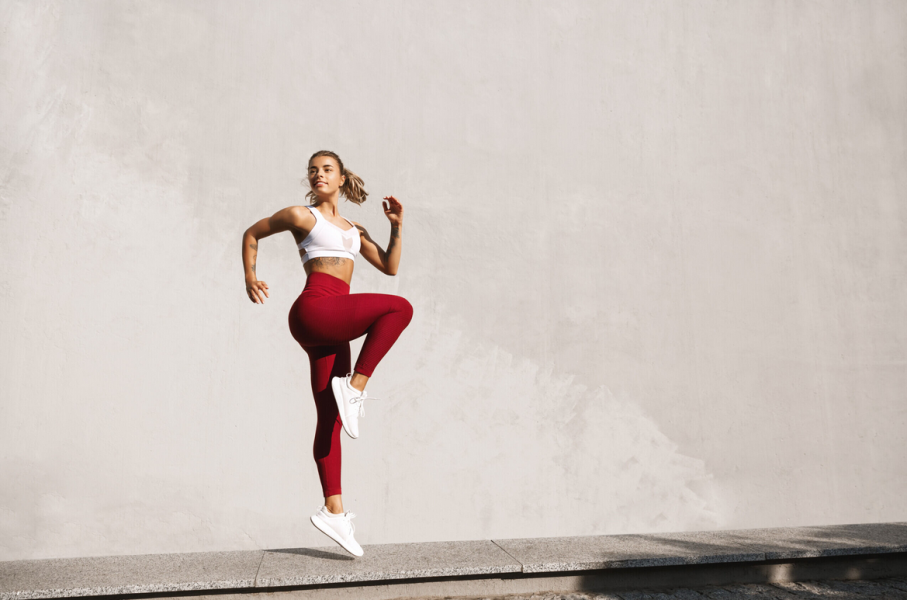 Bądź aktywny w 2025 - jakie trendy w fitnessie warto wypróbować w nowym roku?