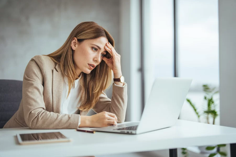 Frustracja w pracy – kiedy występuje i jak sobie z nią radzić?