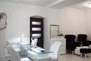 Rabat na manicure i pedicure hybrydowy, na zabieg pielęgnacyjny twarzy (oczyszczanie, piling kawitacyjny, masaż, maska), na przedłużanie i zagęszczanie rzęs 1:1