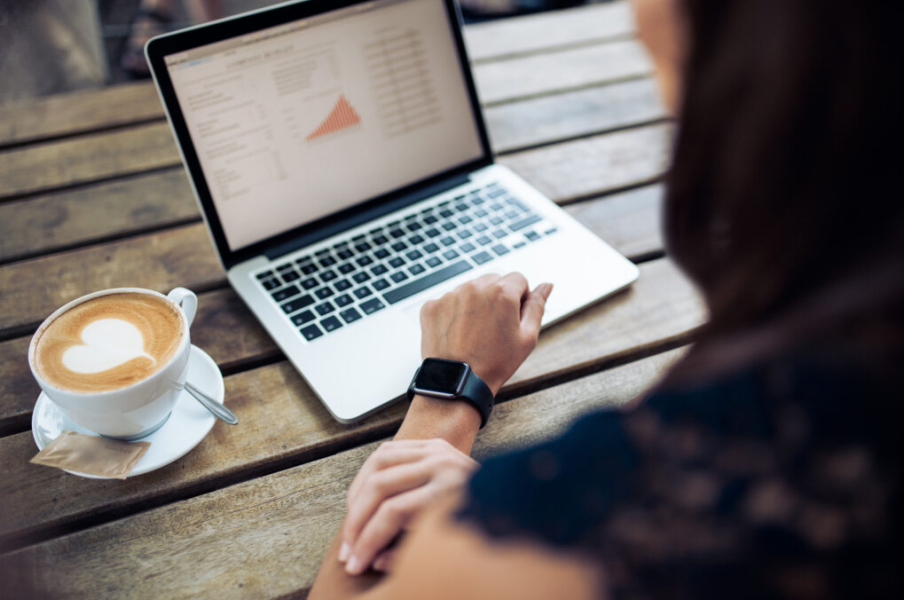 Samoocena pracownika w procesie oceny okresowej. Jak wykorzystać ją do zwiększenia efektywności zespołu?