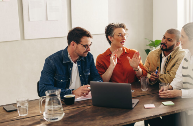 Style zarządzania, które zwiększają wydajność i motywację zespołu