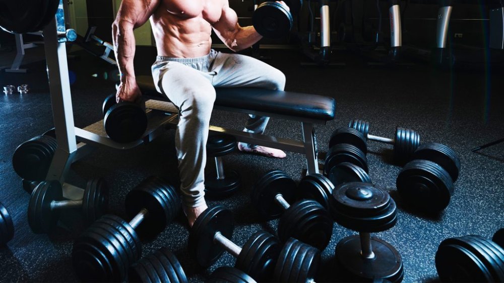 Co jest lepsze: drop-serie czy zwykłe serie? Maksymalne efekty treningu