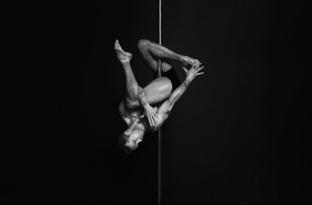 Pole dance to połączenie ćwiczeń siłowych i artyzmu oraz świetna zajawka!